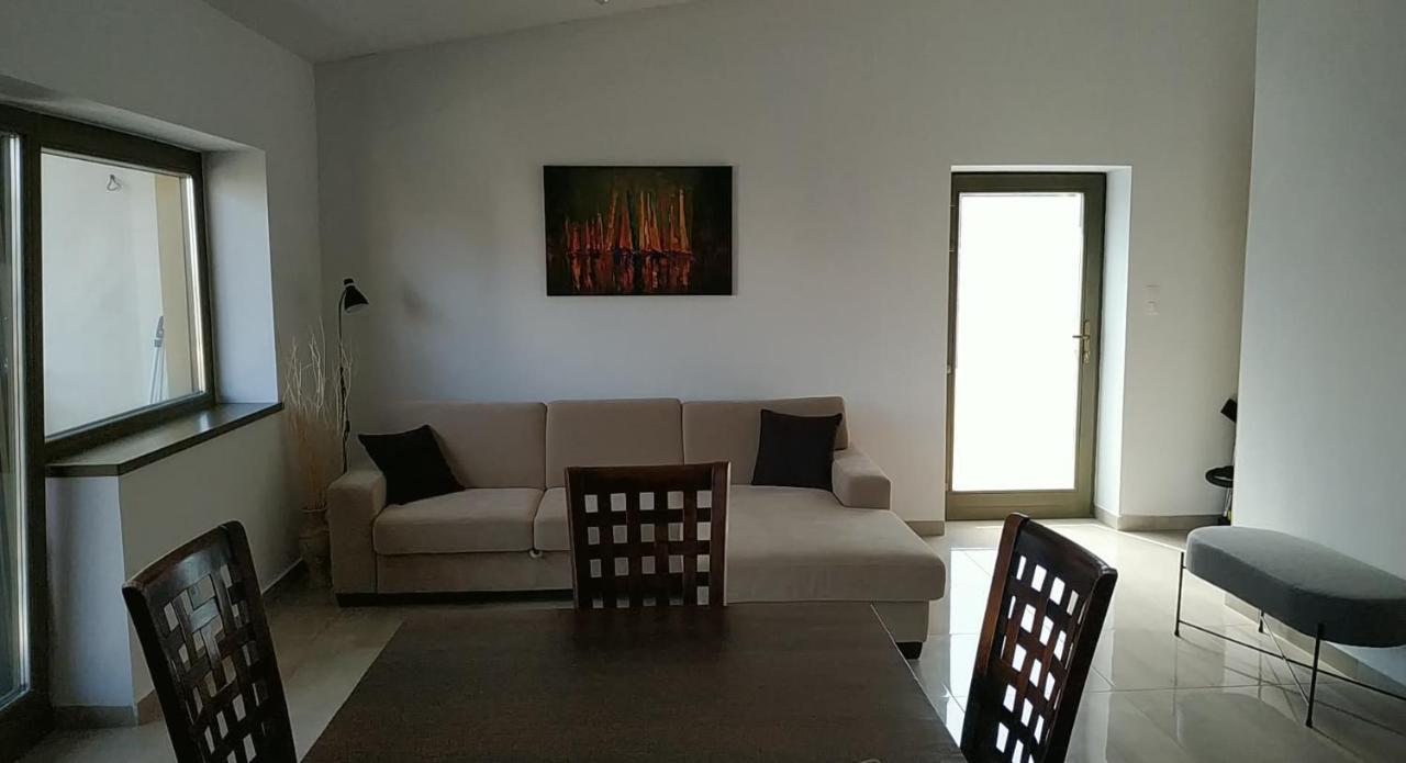 Lavender Apartment บาลาตงโบกลาร์ ภายนอก รูปภาพ